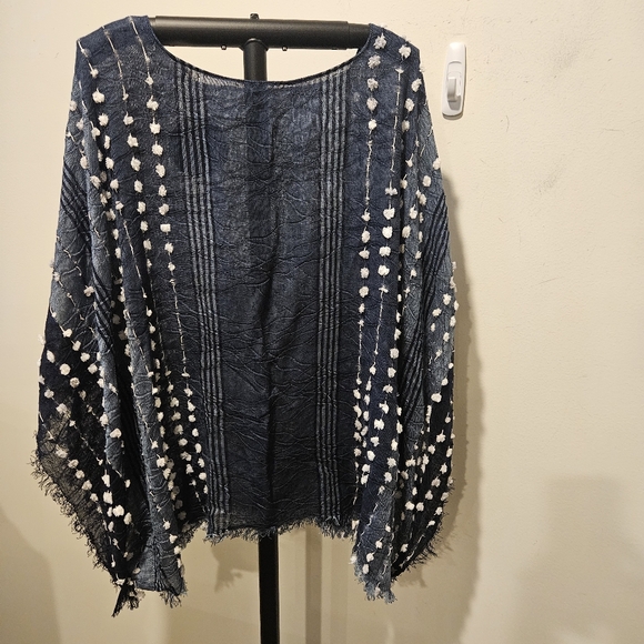 Demdaco NWT Women's Textured Pashima Shawl Poncho, Navy & White, One Size - Picture 9 of 11